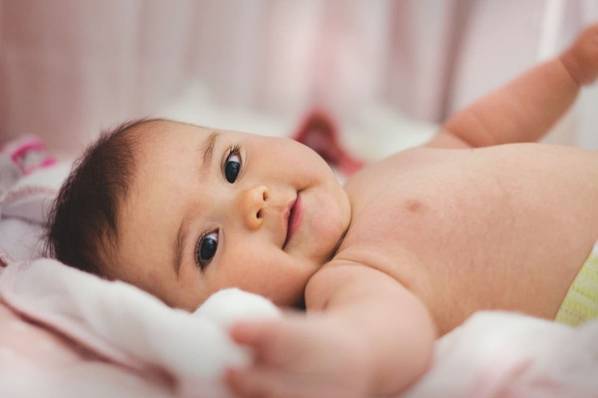 Pierwsze dni maluszka. Jak pielęgnować pępek noworodka?