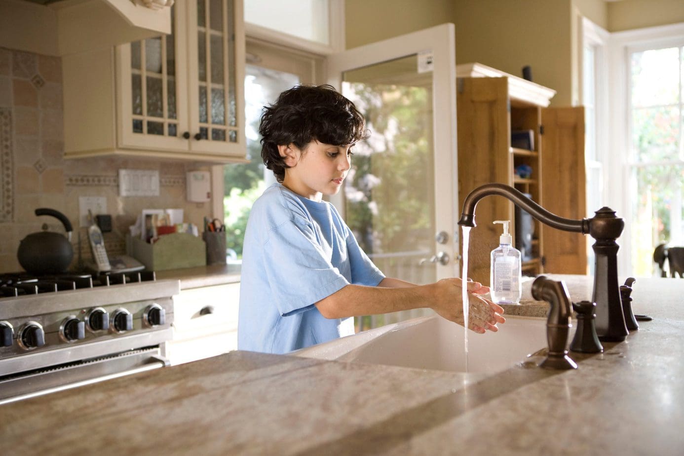 Obowiązki domowe, czyli jak nauczyć dziecko, by po sobie sprzątało?