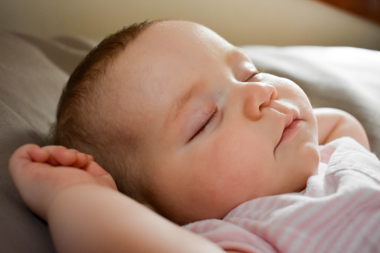 Trening snu dla niemowlaka. Jakich metod warto spróbować?