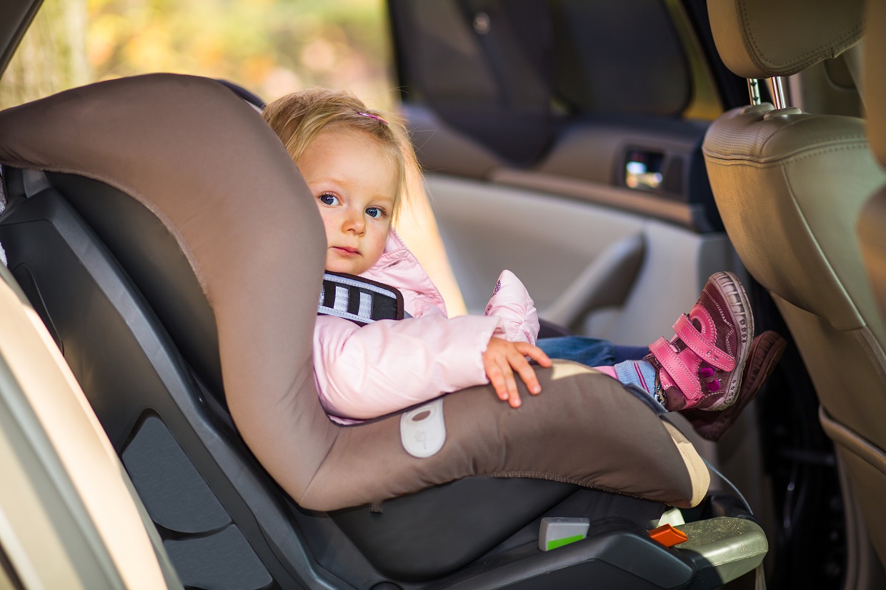 Twój maluch nie chce zasnąć? Jazda samochodem to niezawodna kołysanka – ale najważniejszy jest bezpieczny i wytrzymały fotelik