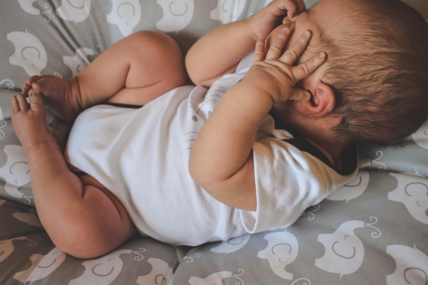 ​​Bolesne ząbkowanie – jak poradzić sobie emocjonalnie z ciągłym płaczem dziecka?